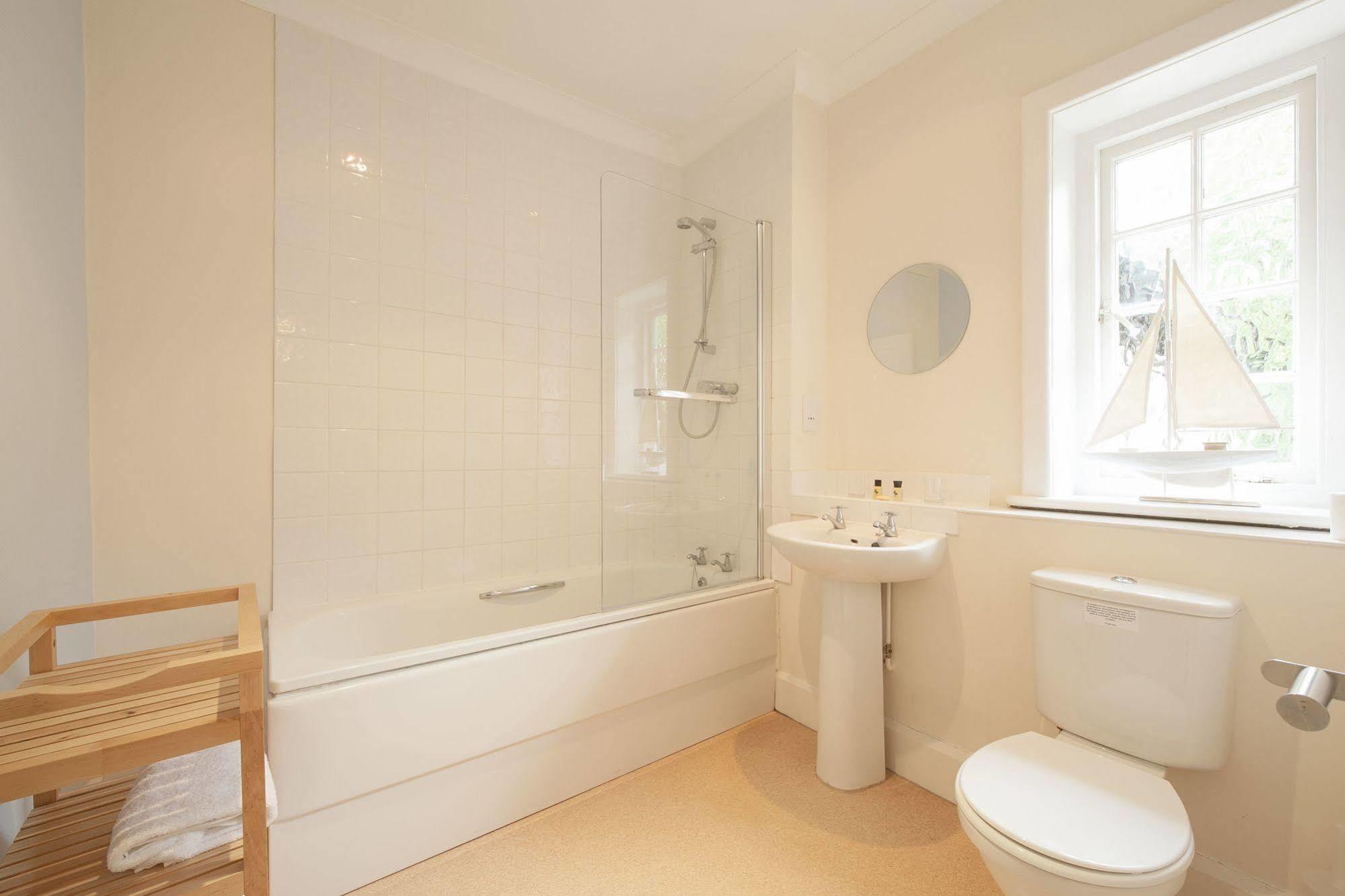 Bed and Breakfast The Fishbourne Fishbourne  Экстерьер фото